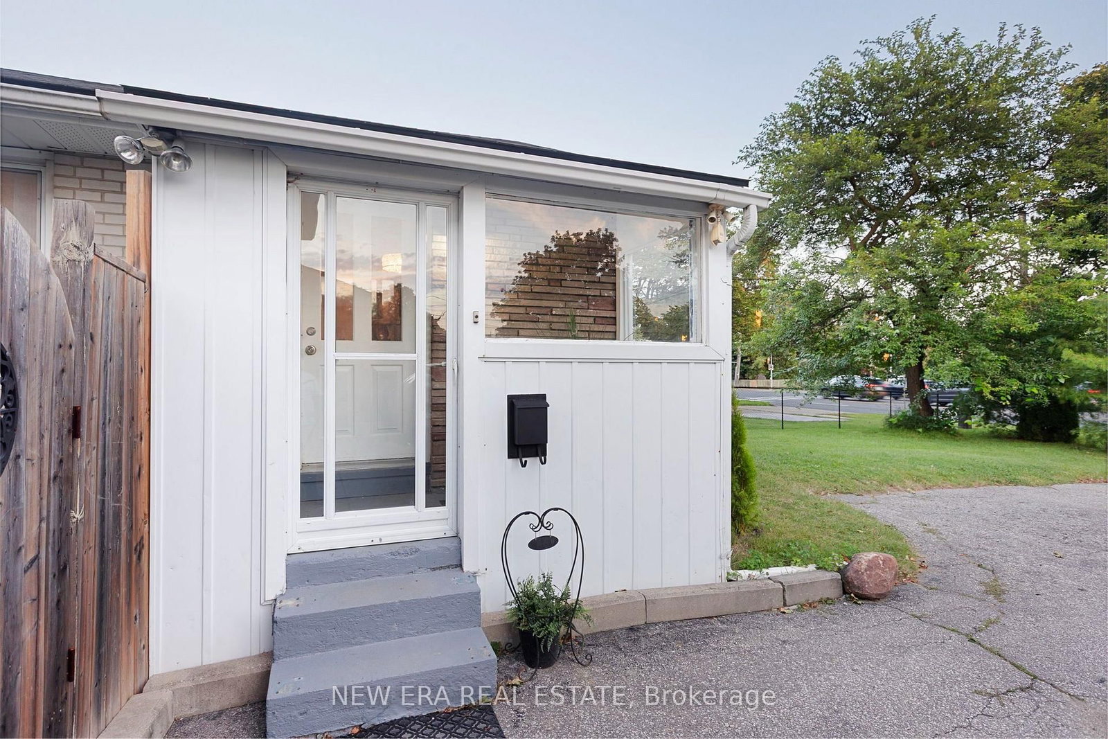 4246 Bloor Street W • Toronto, ON photo 50
