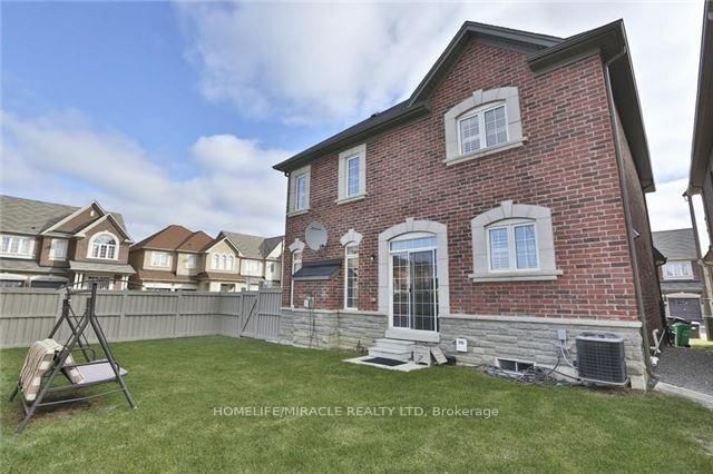 8 Arrowstone Court • Brampton, ON photo 11