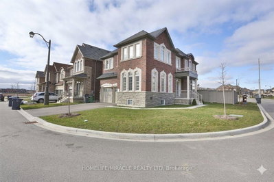 8 Arrowstone Court • Brampton, ON photo 3