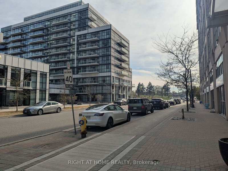 215 - 300 Manitoba Street