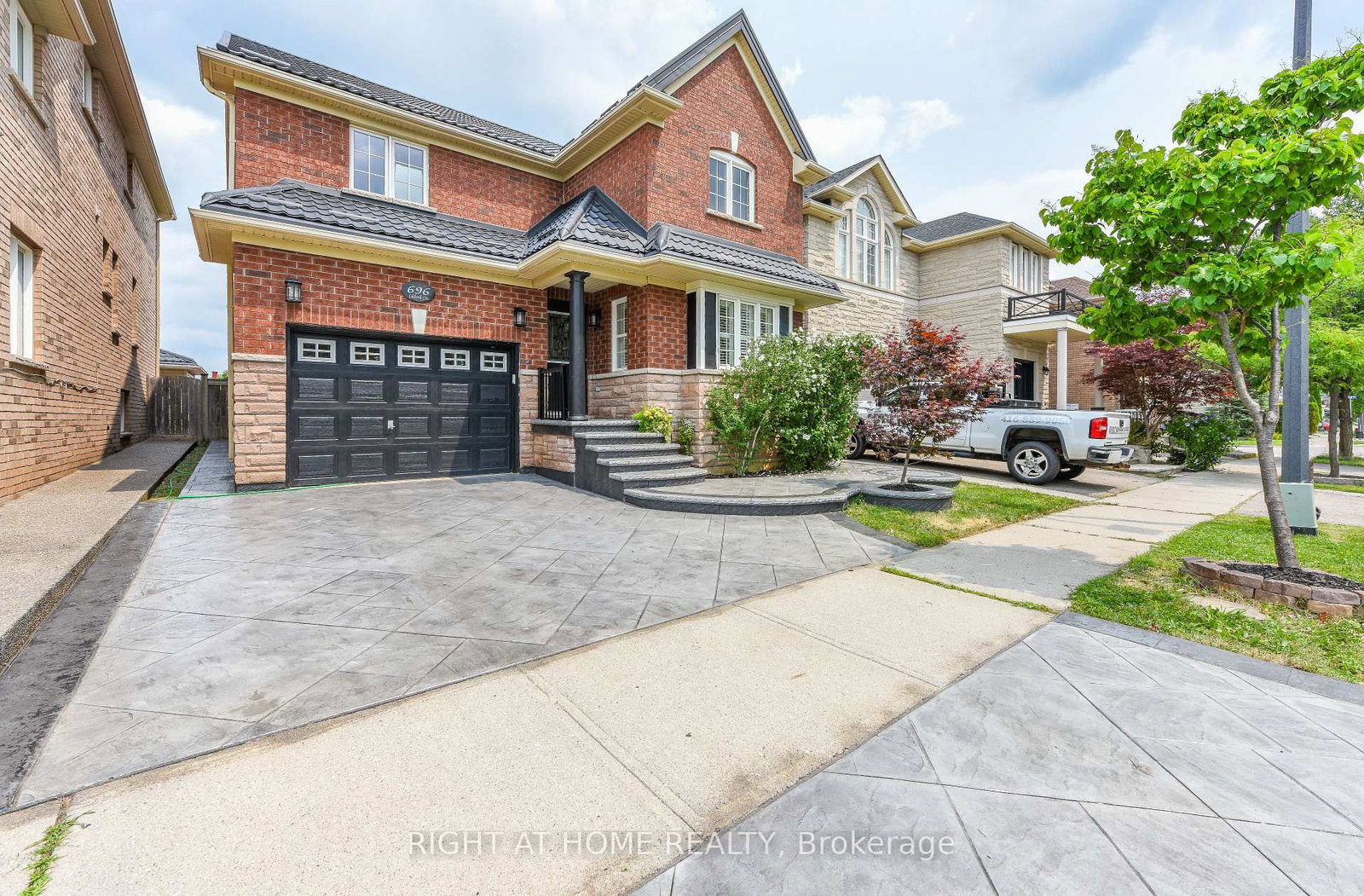 696 Caldwell Crescent • Milton, ON photo 3