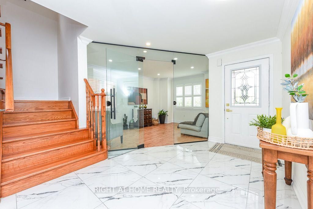 696 Caldwell Crescent • Milton, ON photo 5