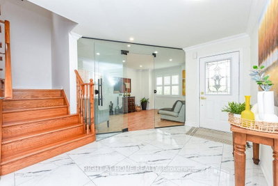 696 Caldwell Crescent • Milton, ON photo 5