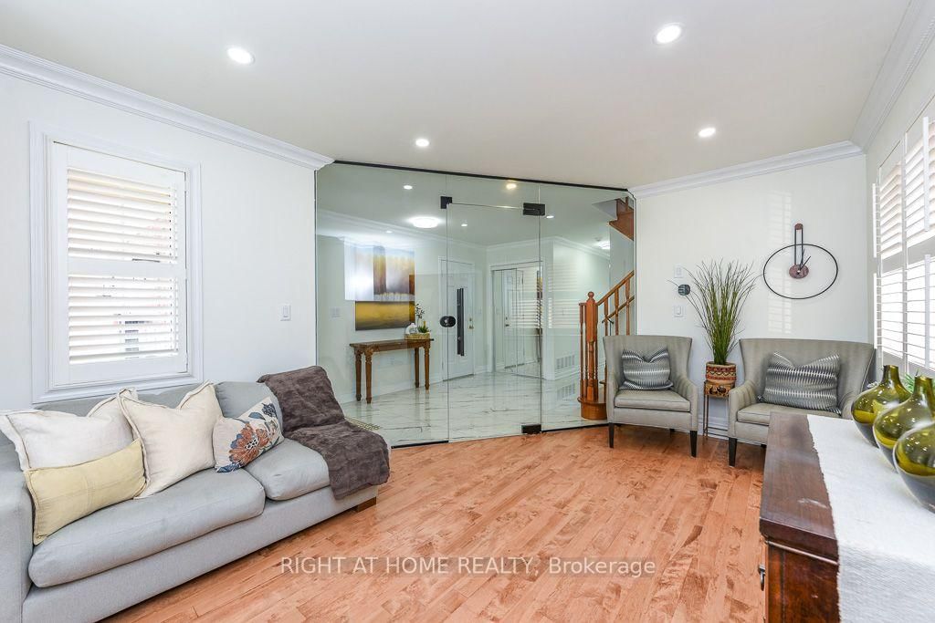 696 Caldwell Crescent • Milton, ON photo 6