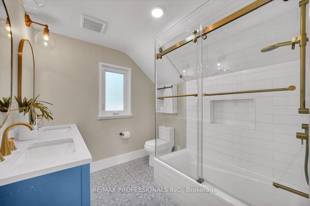 4 Winston Grove • Toronto, ON photo 24
