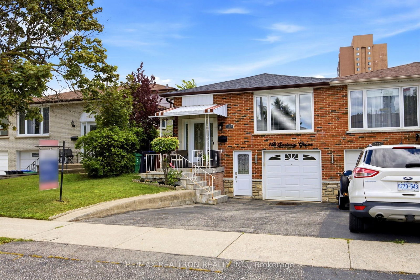 118 Surbray Grove • Mississauga, ON photo 1