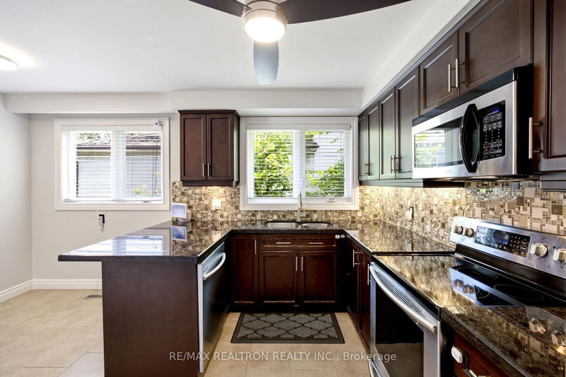 118 Surbray Mississauga,ON L5B 2E1 — Photo 12