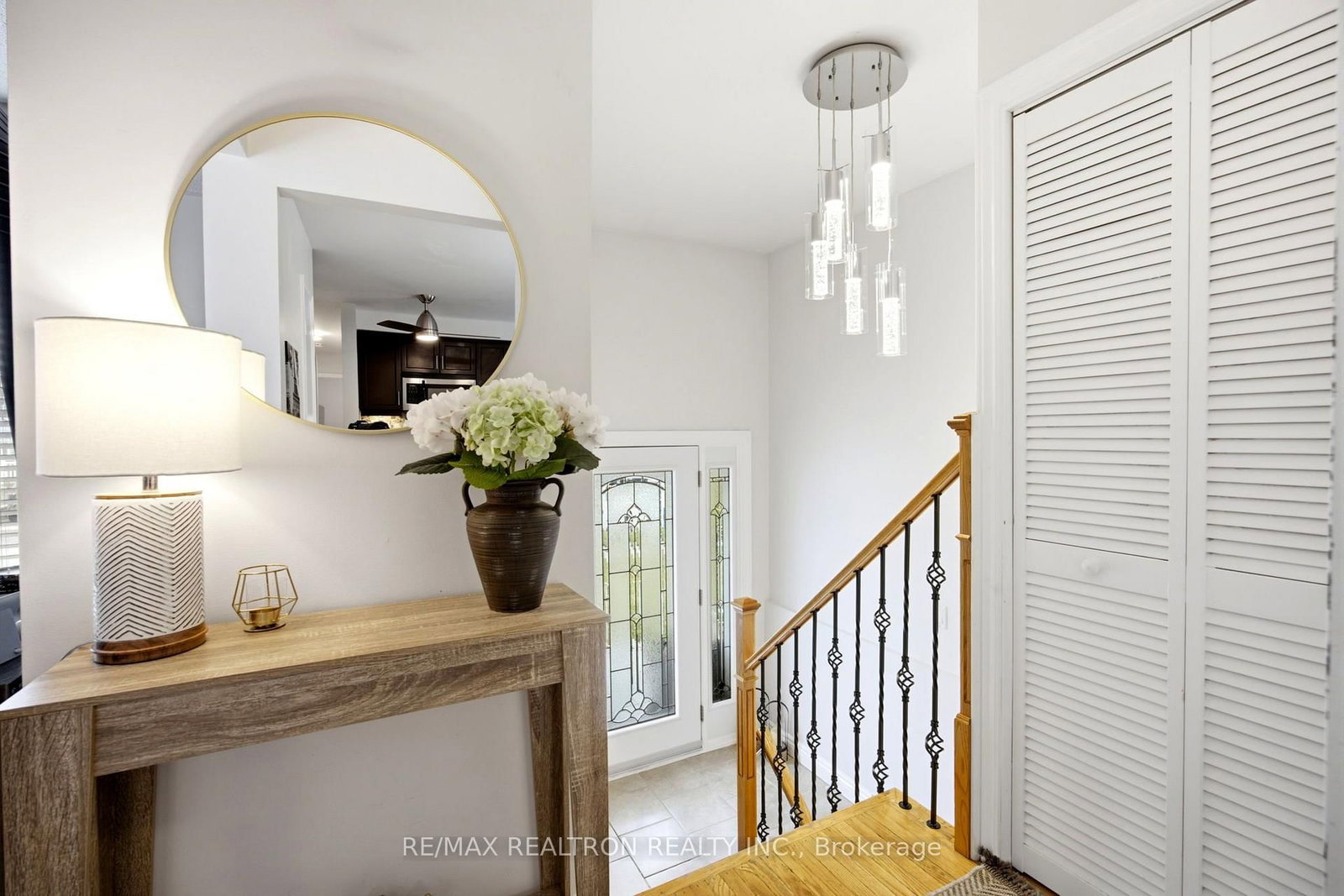 118 Surbray Grove • Mississauga, ON photo 2