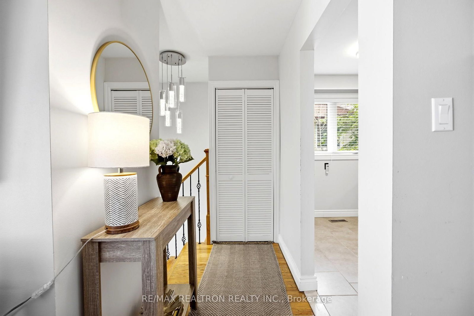 118 Surbray Grove • Mississauga, ON photo 3