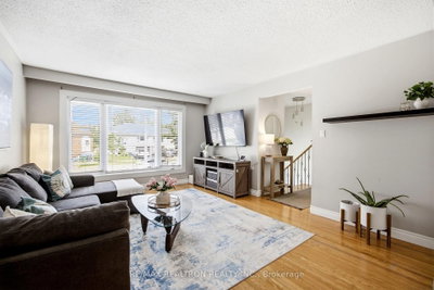 118 Surbray Grove • Mississauga, ON photo 4
