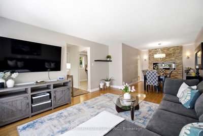 118 Surbray Grove • Mississauga, ON photo 5