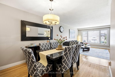 118 Surbray Grove • Mississauga, ON photo 7