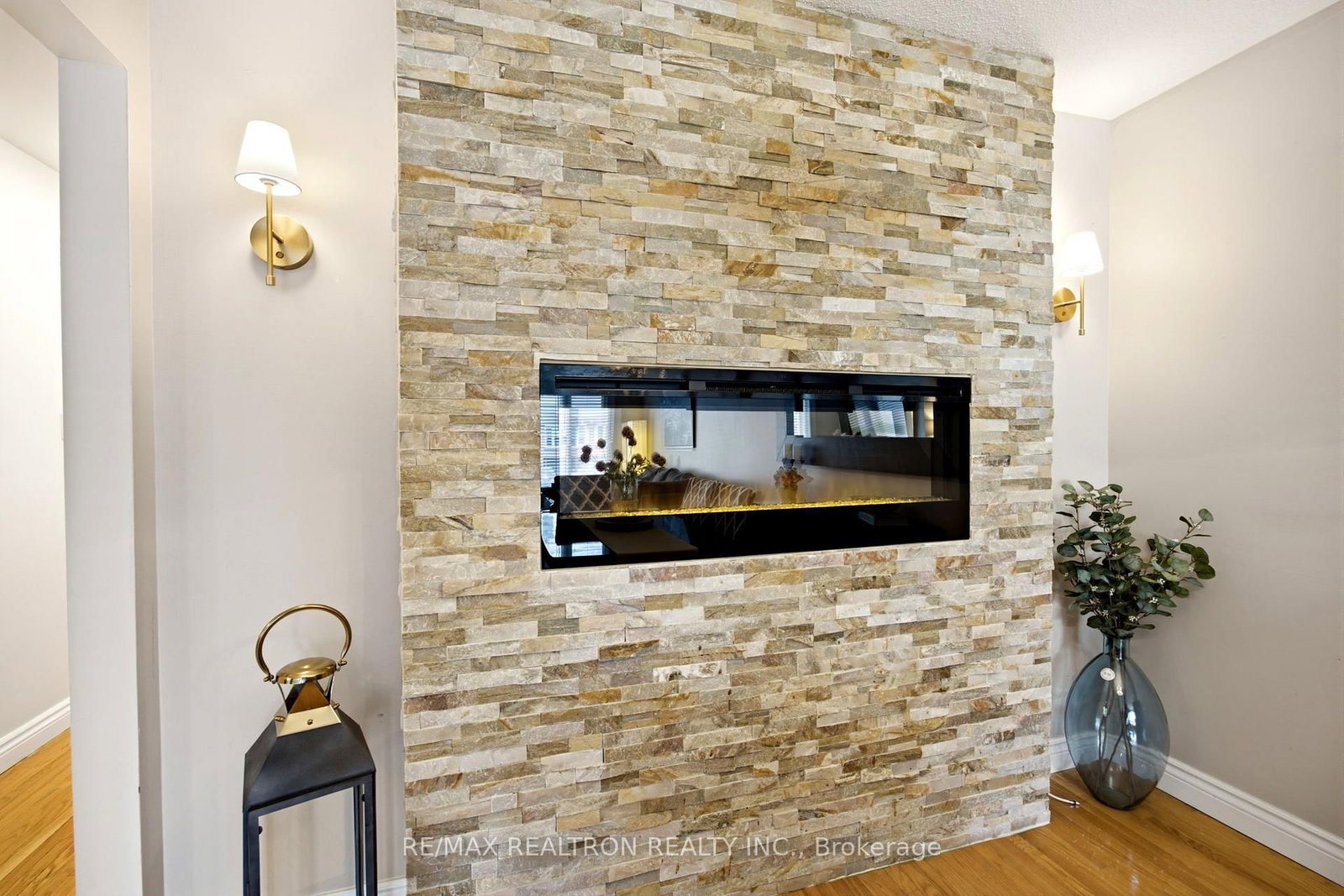 118 Surbray Grove • Mississauga, ON photo 9