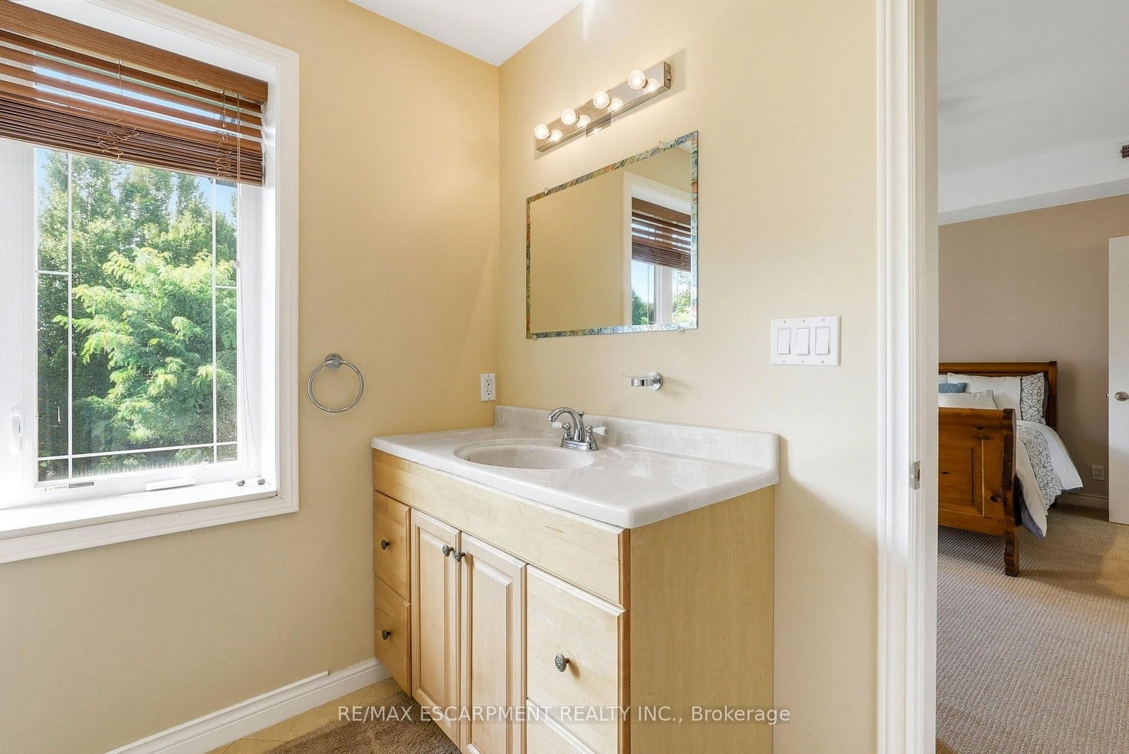 1296 Dundas Street • Burlington, ON photo 28