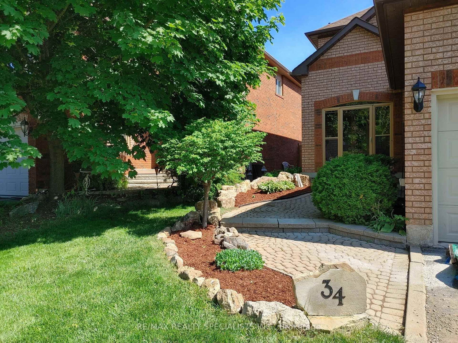 34 Killaloe Crescent • Halton Hills, ON photo 3