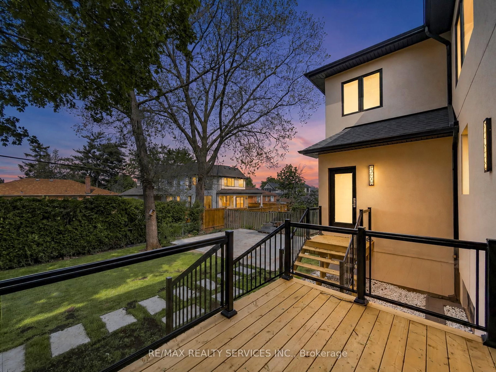 519 Third Line • Oakville, ON photo 33