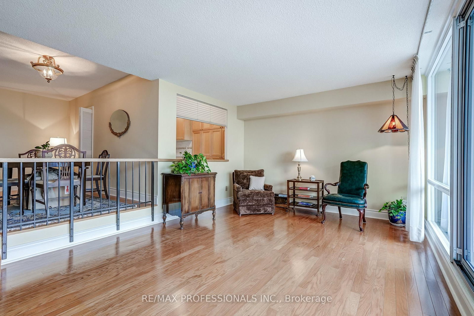 240 Scarlett Road • #1405 • Toronto, ON photo 13