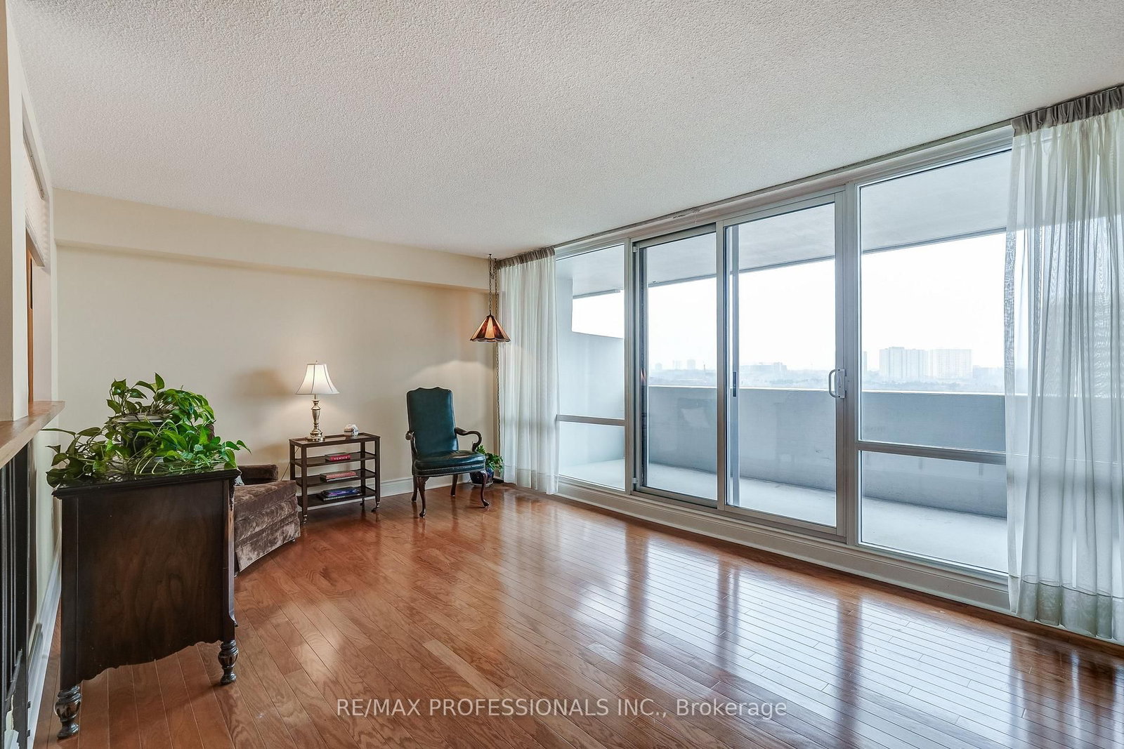 240 Scarlett Road • #1405 • Toronto, ON photo 14
