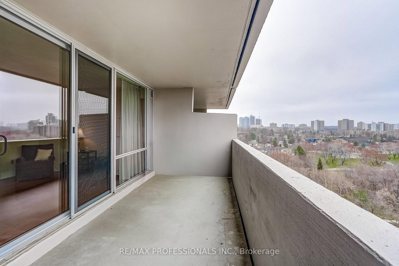 240 Scarlett Road • #1405 • Toronto, ON photo 17