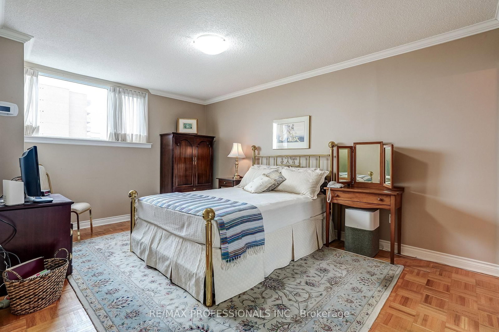 240 Scarlett Road • #1405 • Toronto, ON photo 25