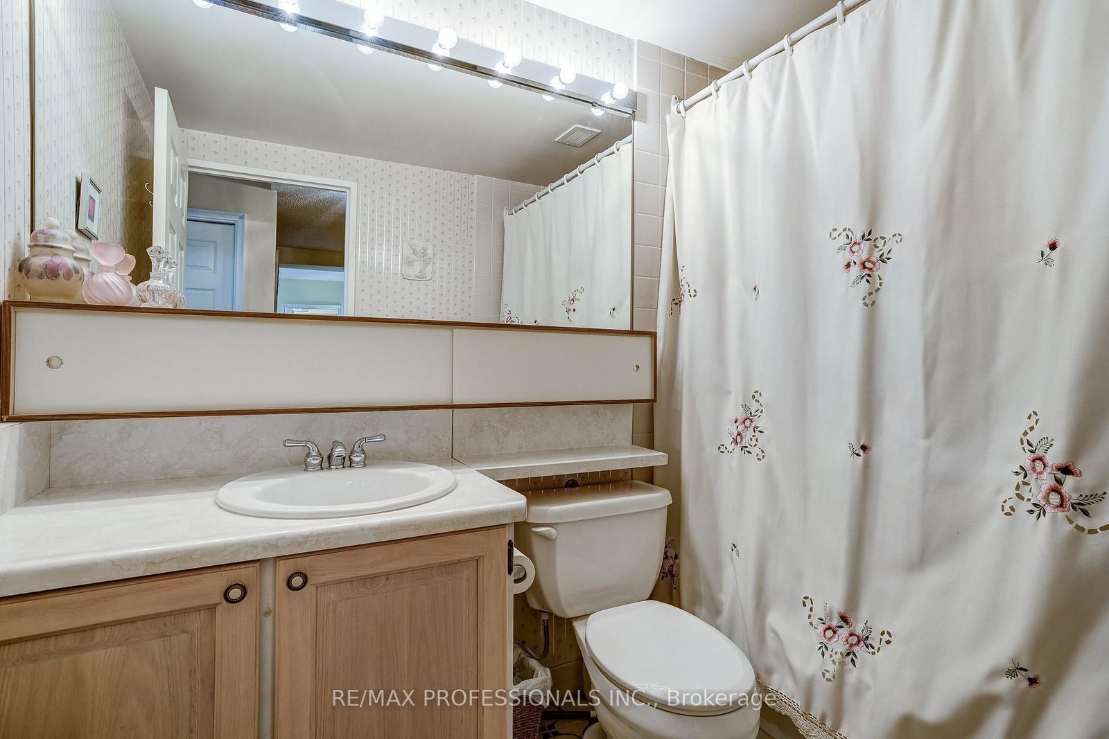 240 Scarlett Road • #1405 • Toronto, ON photo 32