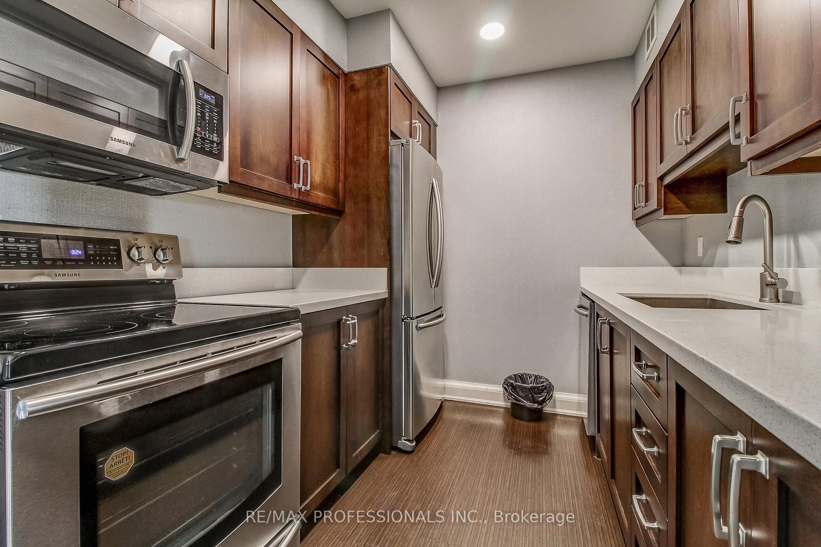 240 Scarlett Road • #1405 • Toronto, ON photo 34
