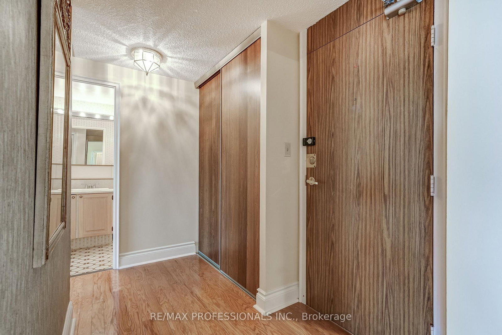 240 Scarlett Road • #1405 • Toronto, ON photo 5