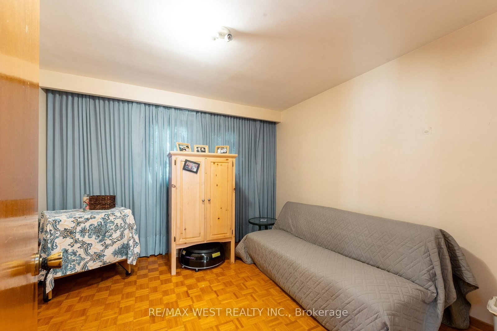 25A St Andrews Boulevard • Toronto, ON photo 21