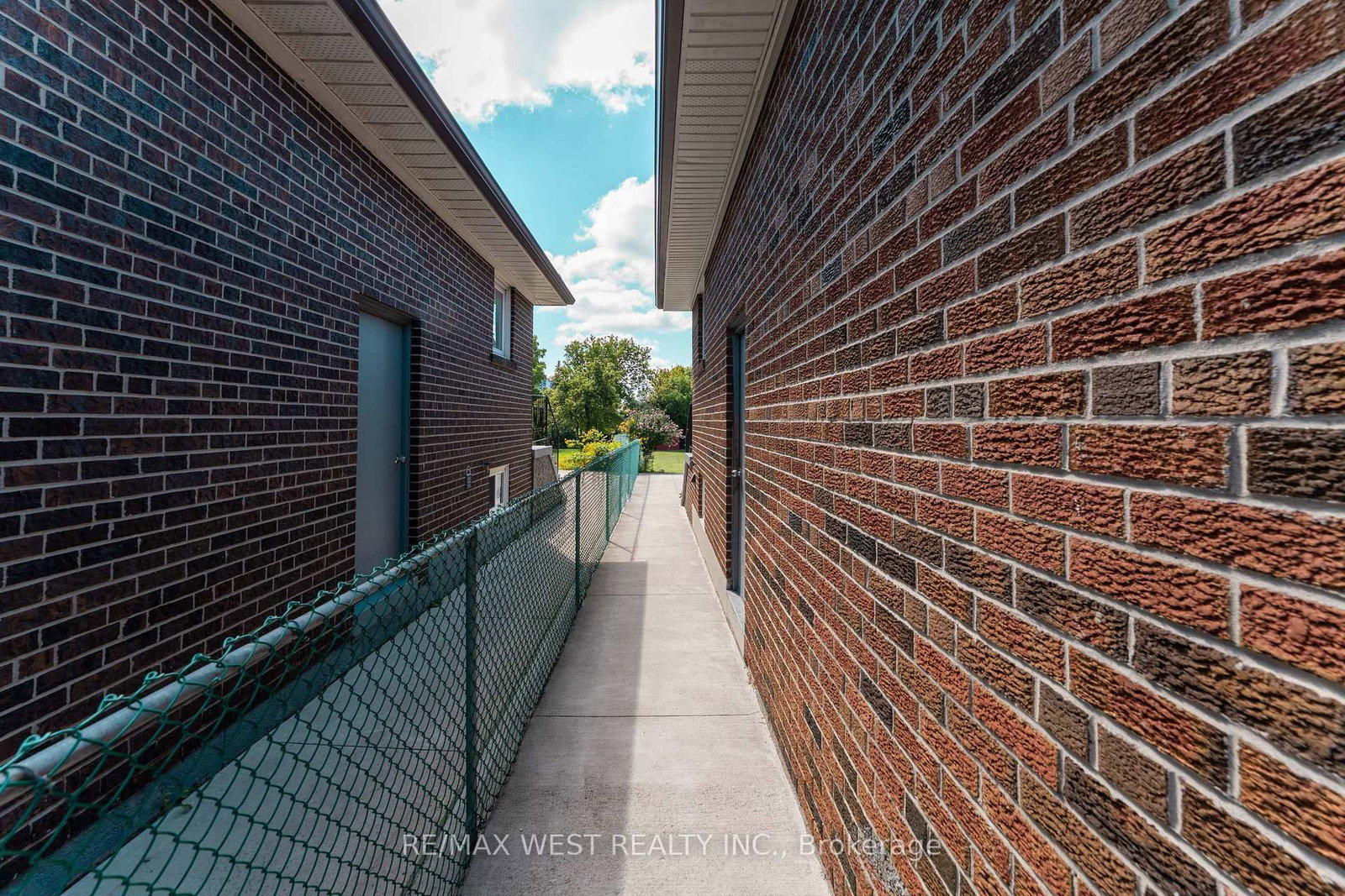 25A St Andrews Boulevard • Toronto, ON photo 39