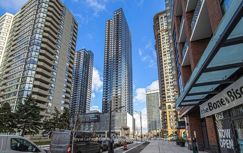 412 - 395 Square One Drive W