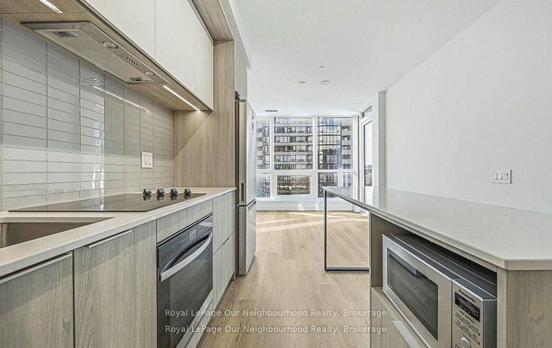 412 - 395 Square One Drive W