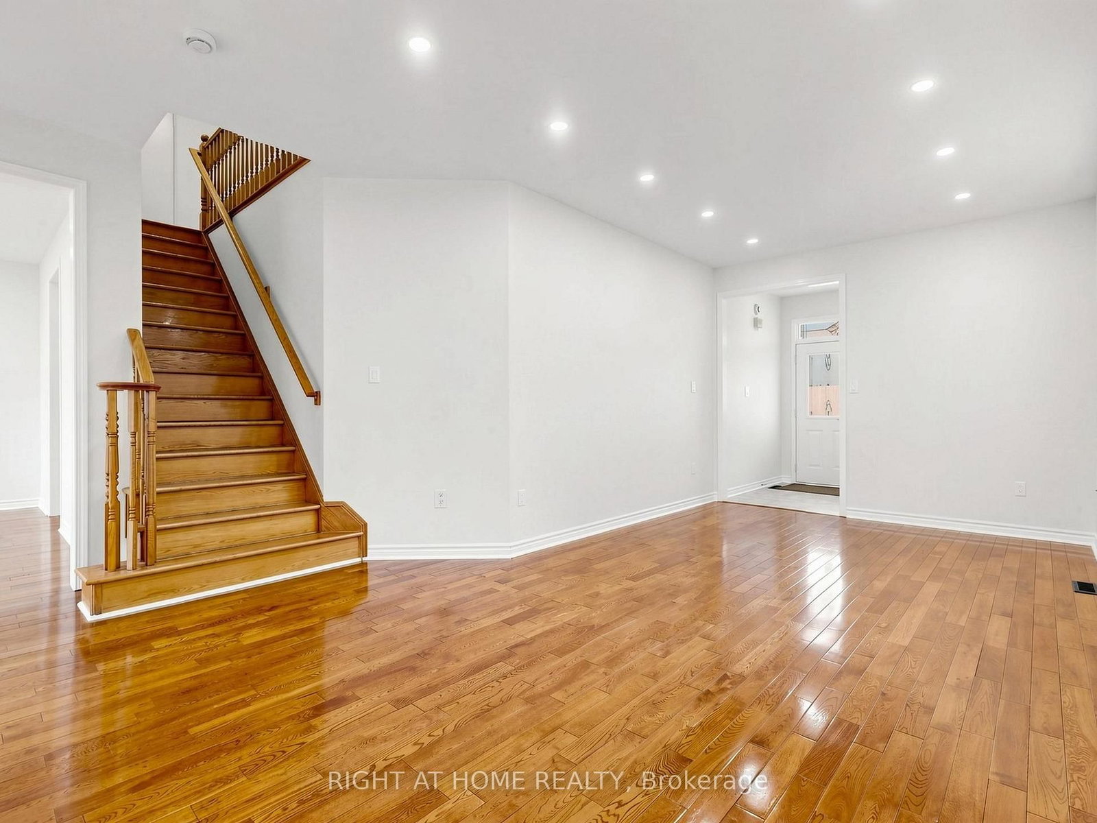 5817 Whitehorn Avenue • Mississauga, ON photo 6
