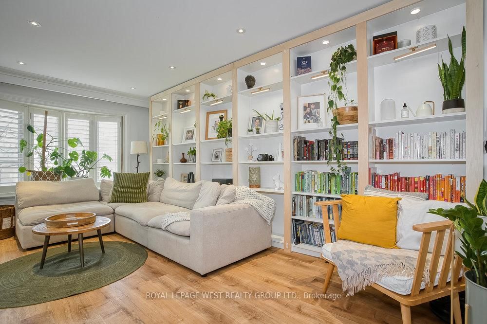 12 Leavenworth Crescent • Toronto, ON photo 15