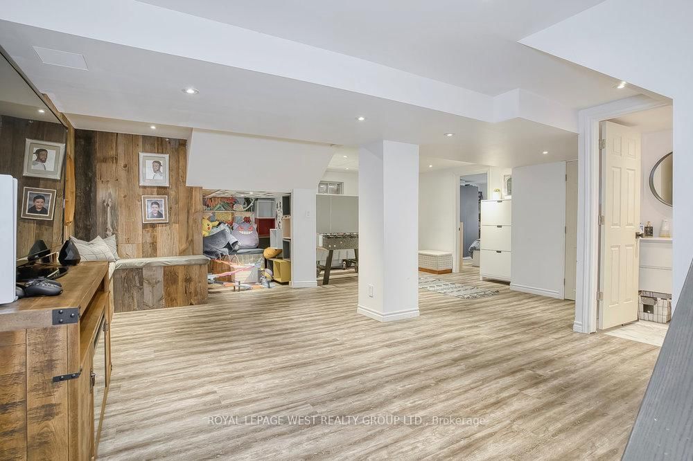 12 Leavenworth Crescent • Toronto, ON photo 24