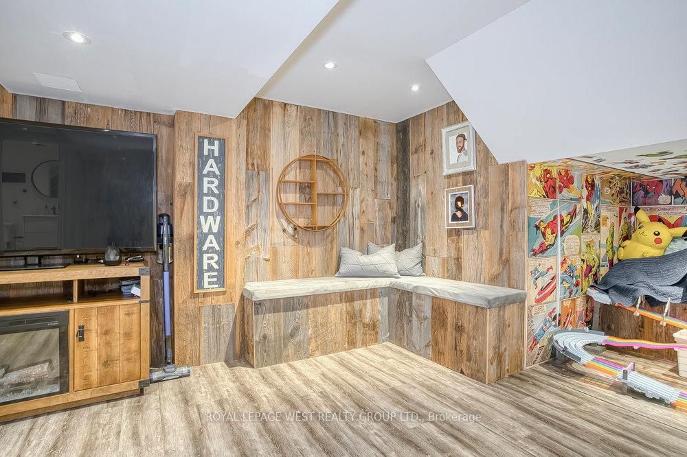 12 Leavenworth Crescent • Toronto, ON photo 26