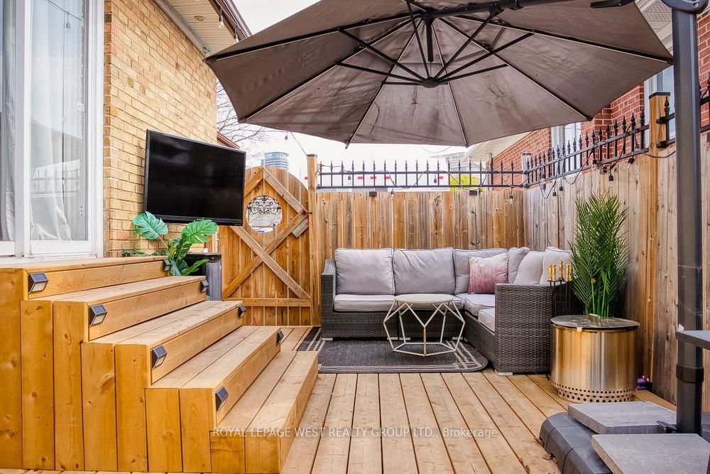 12 Leavenworth Crescent • Toronto, ON photo 34