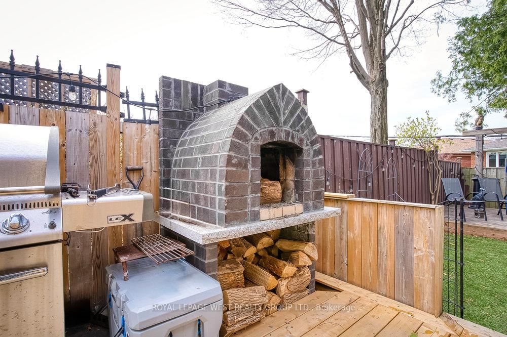 12 Leavenworth Crescent • Toronto, ON photo 37