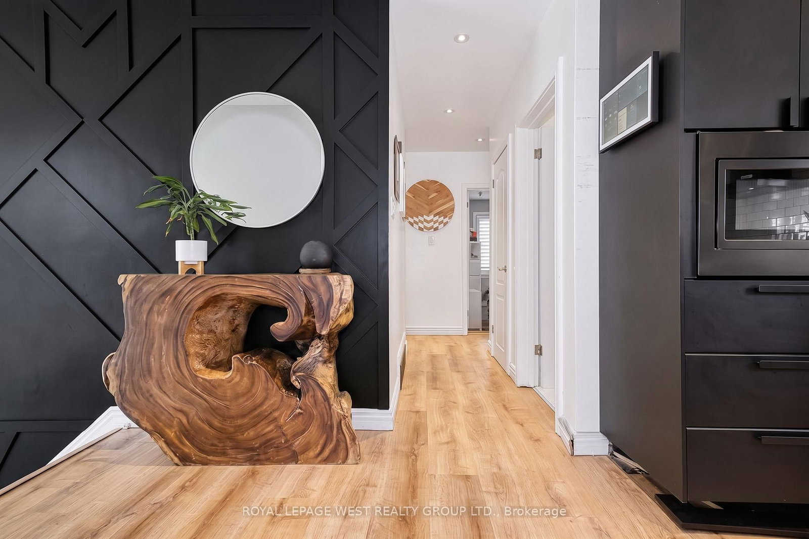 12 Leavenworth Crescent • Toronto, ON photo 5
