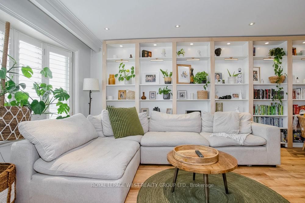 12 Leavenworth Crescent • Toronto, ON photo 14