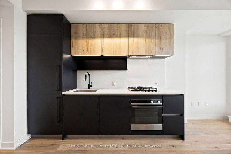 711 - 2625 Dundas Street W