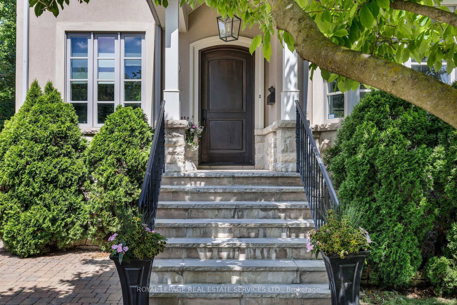 4 Springbrook Gardens • Toronto, ON photo 1