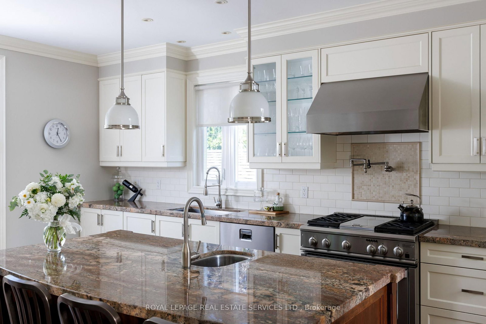 4 Springbrook Gardens • Toronto, ON photo 17