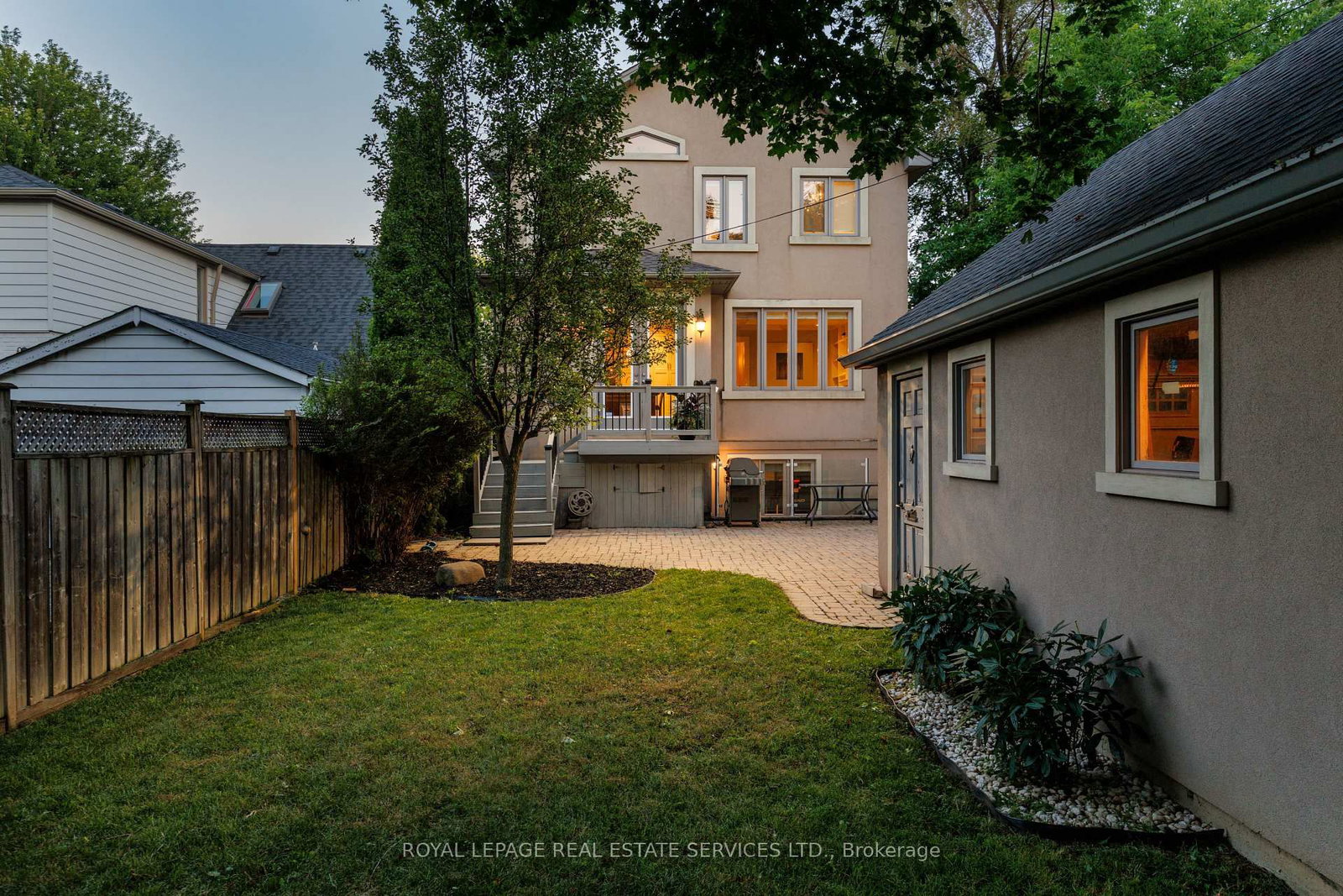 4 Springbrook Gardens • Toronto, ON photo 6