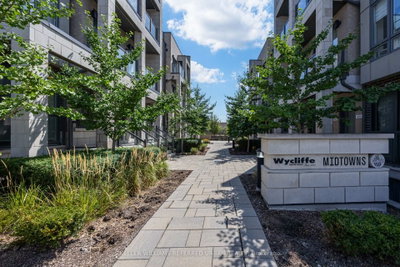 719 Lawrence Avenue W • #52 • Toronto, ON photo 2