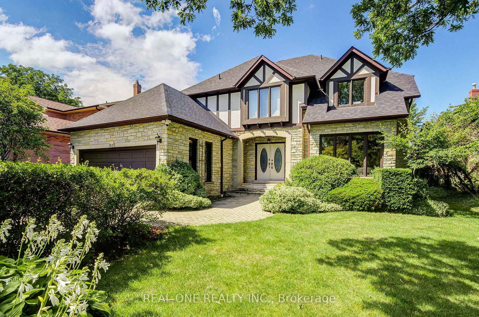 2025 BURBANK Drive • Mississauga, ON photo 3