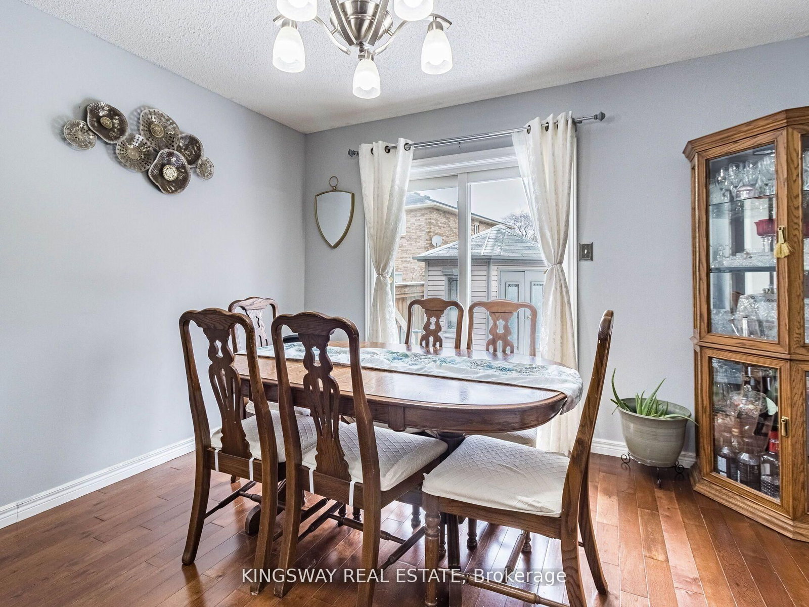 570 Enfield Road • Burlington, ON photo 12