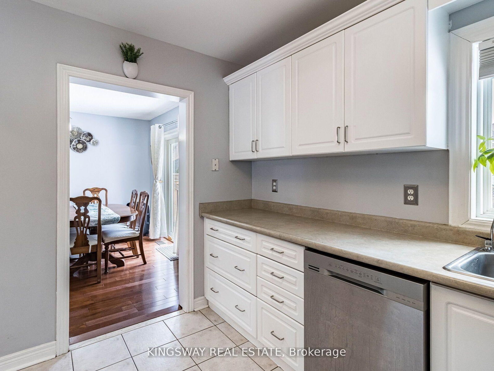570 Enfield Road • Burlington, ON photo 14