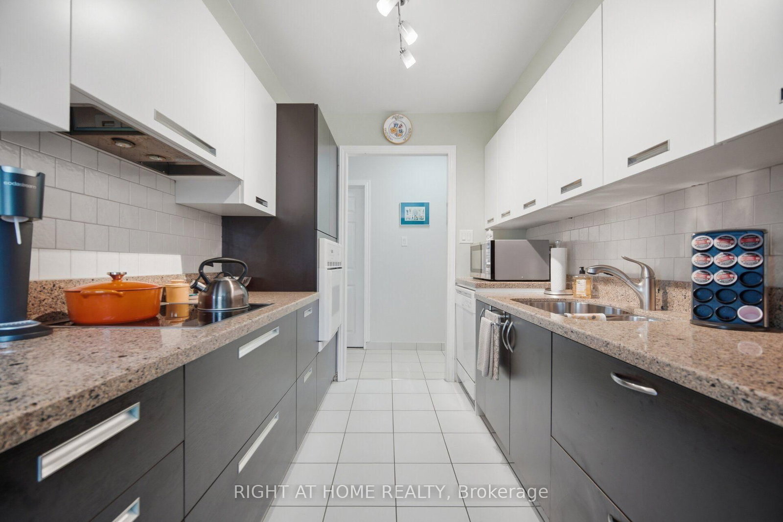 1580 Mississauga Valley Boulevard • #301 • Mississauga, ON photo 8