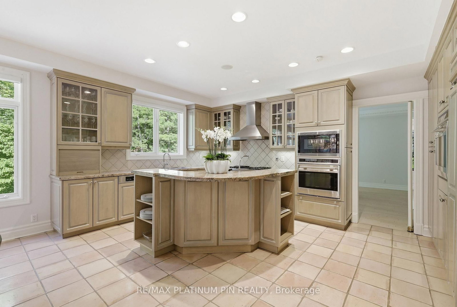 1843 O'Neil Court • Mississauga, ON photo 6