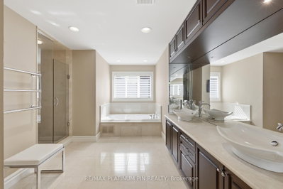 1843 O'Neil Court • Mississauga, ON photo 9